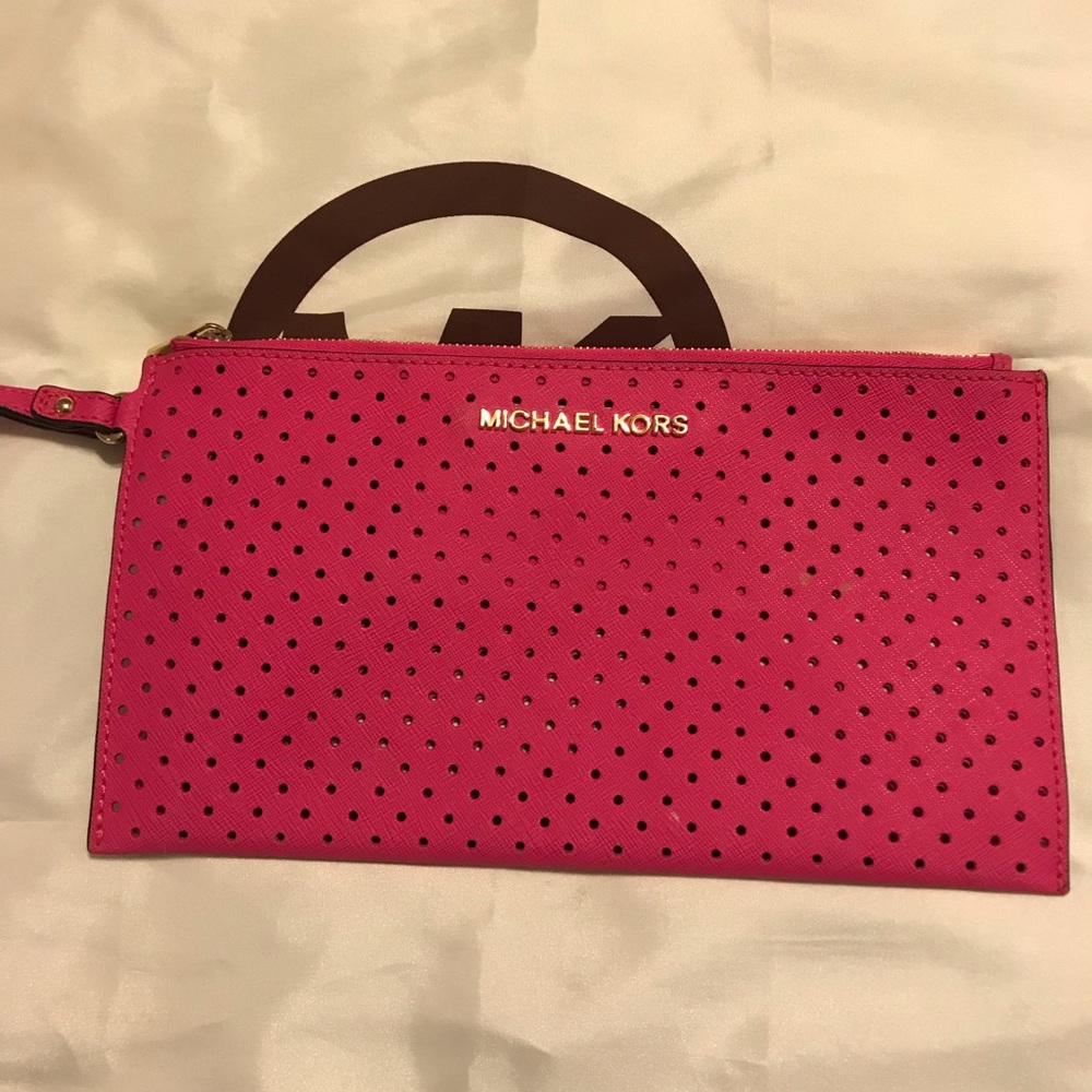 Hot pink Micheal Kors clutch 💕